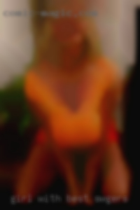 Girl with best curves in the world swingers in.