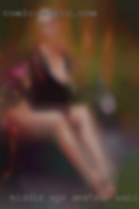 Middle age amateur women naked in Walcott, IA.