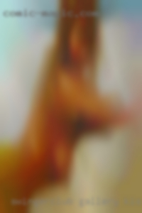 Swingerclub gallery kiss lesbian white and.